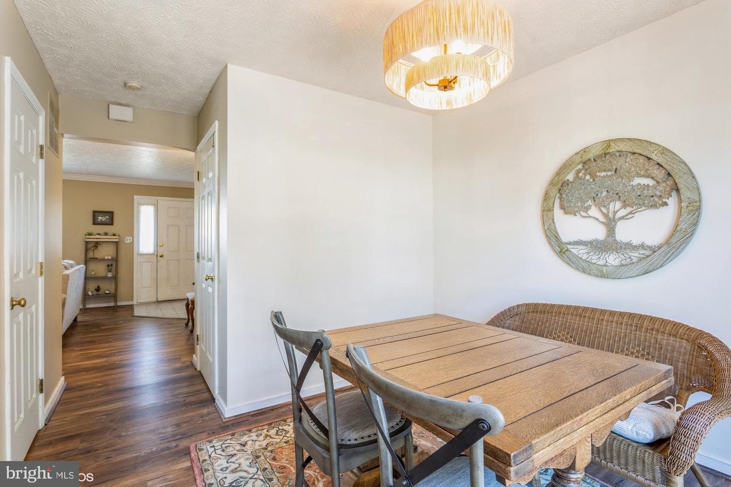 660 Kildonan Court photo 5