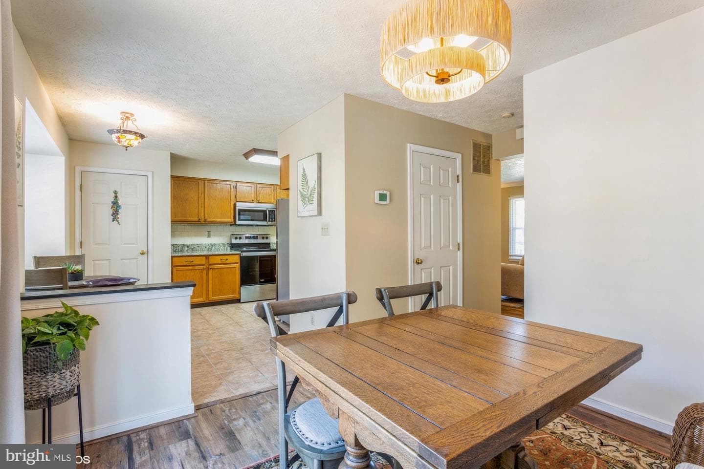 660 Kildonan Court photo 8