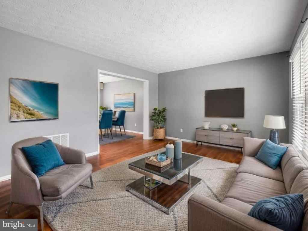 228 Heather Way photo 4
