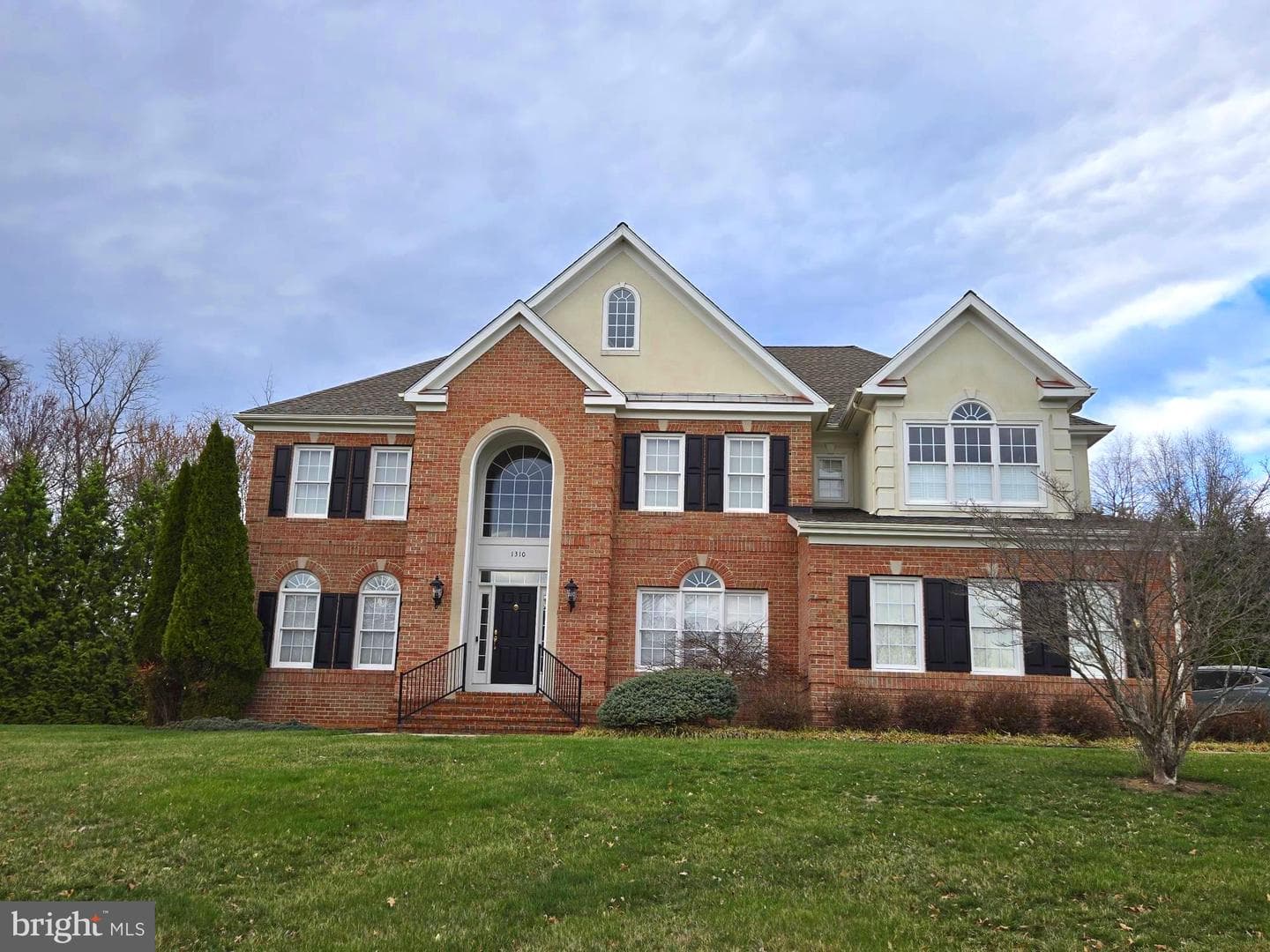 1310 Springvale Drive photo 2