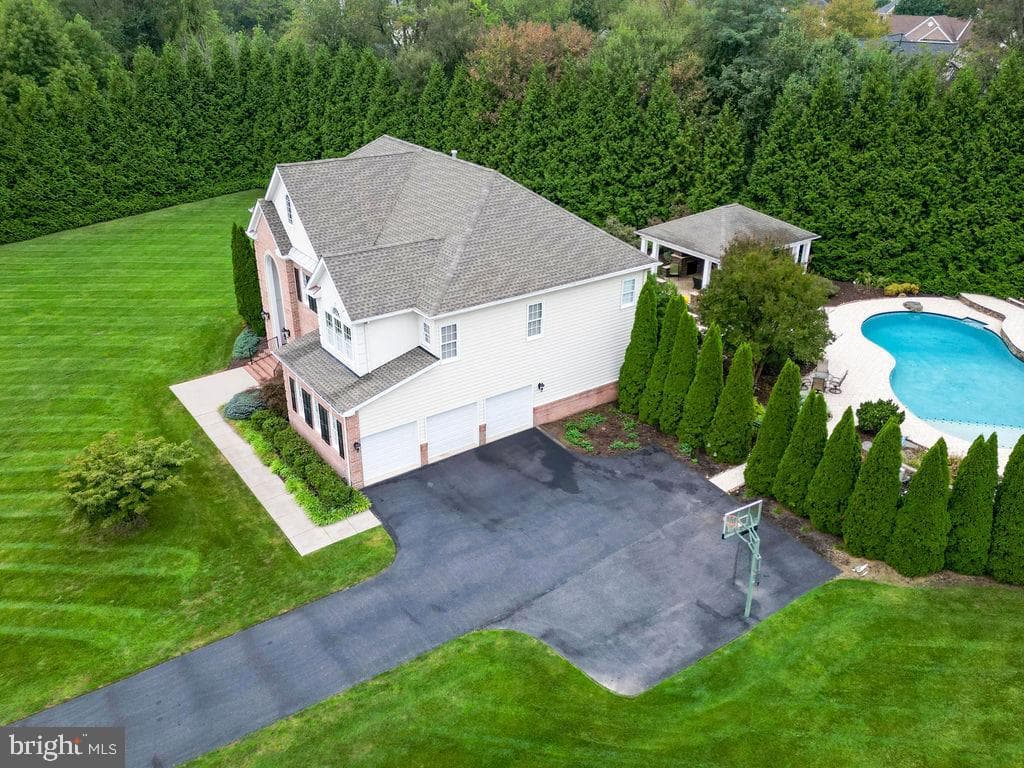 1310 Springvale Drive photo 6