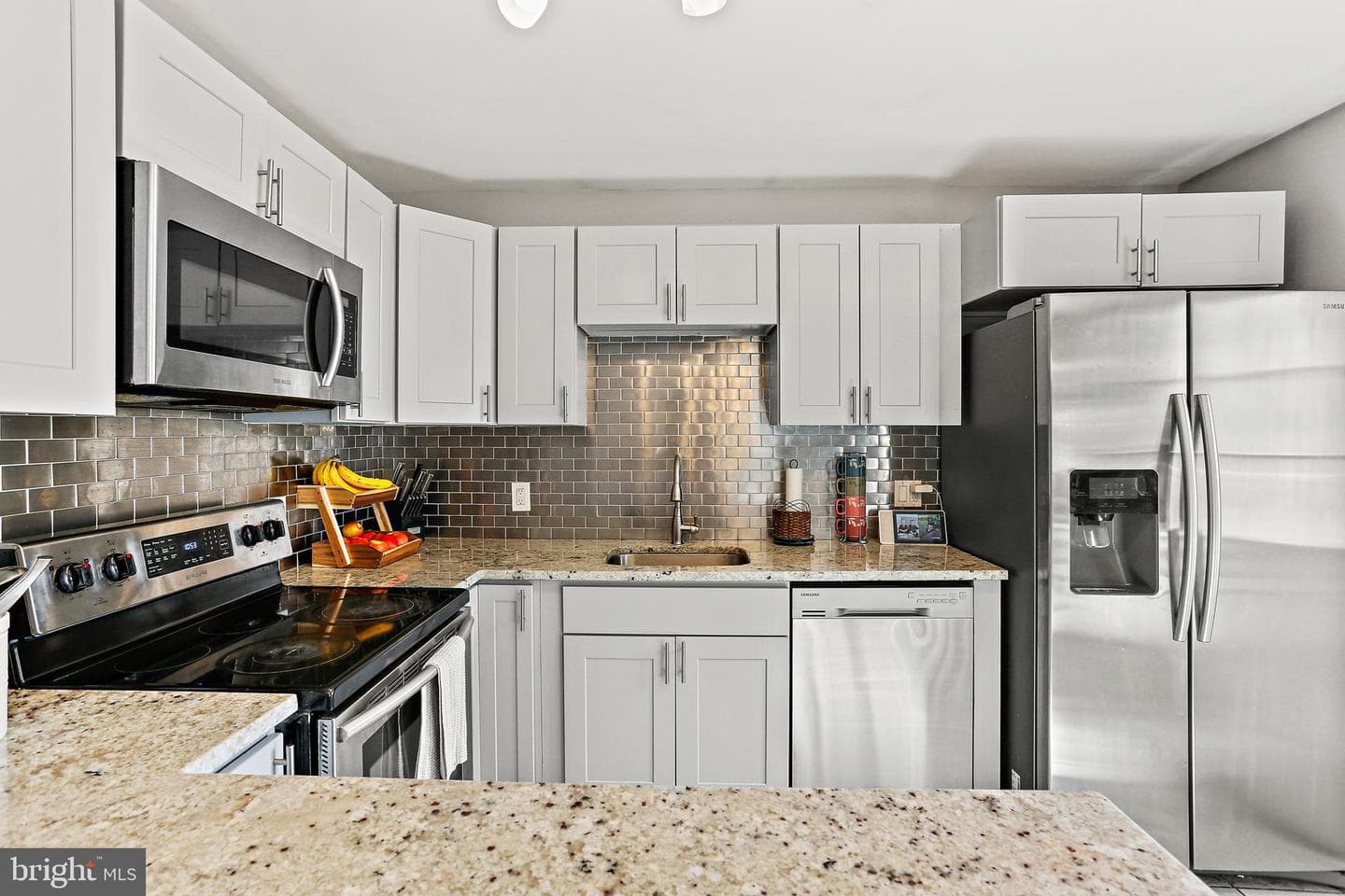 2407 Sycamore Lane photo 11