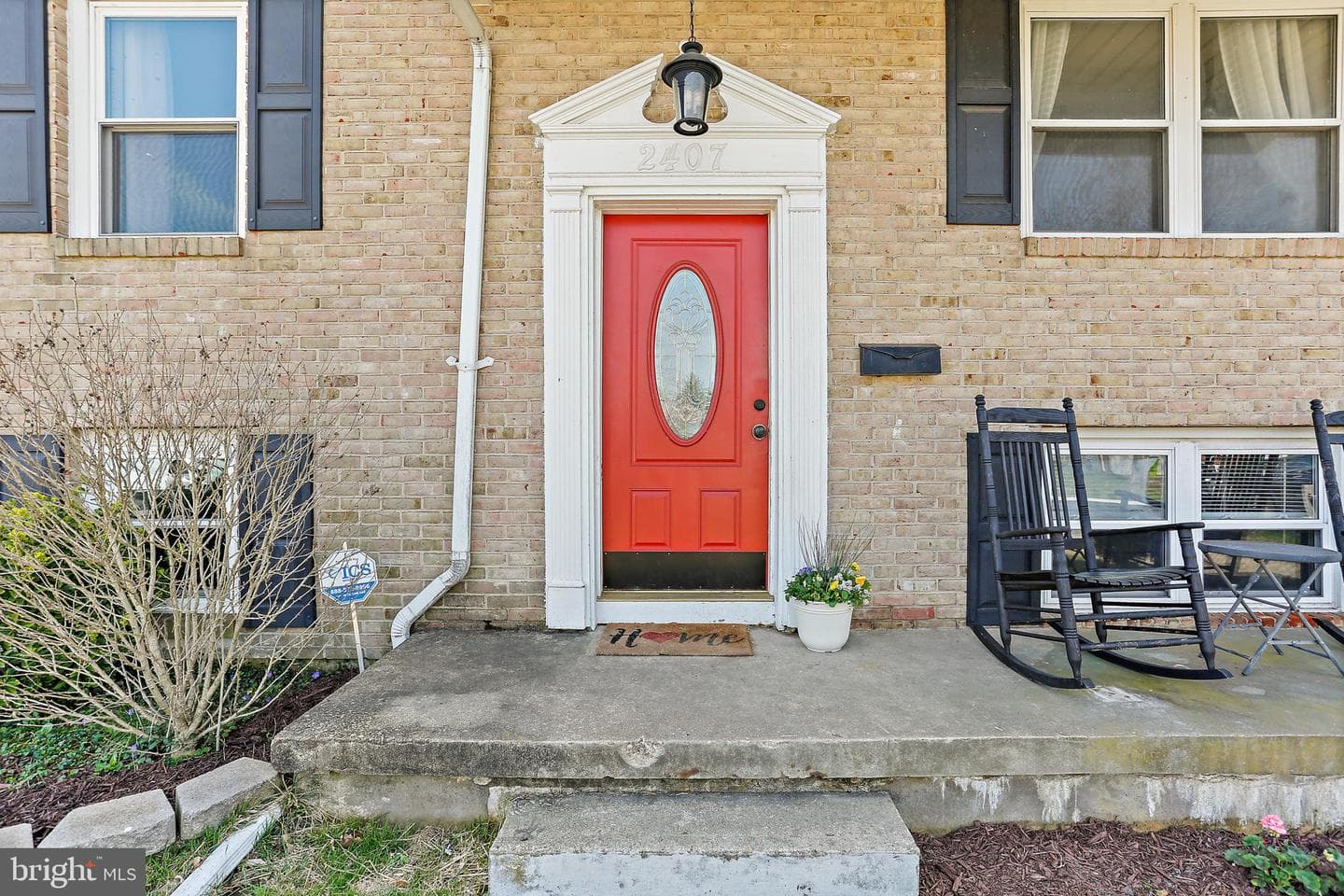 2407 Sycamore Lane photo 2