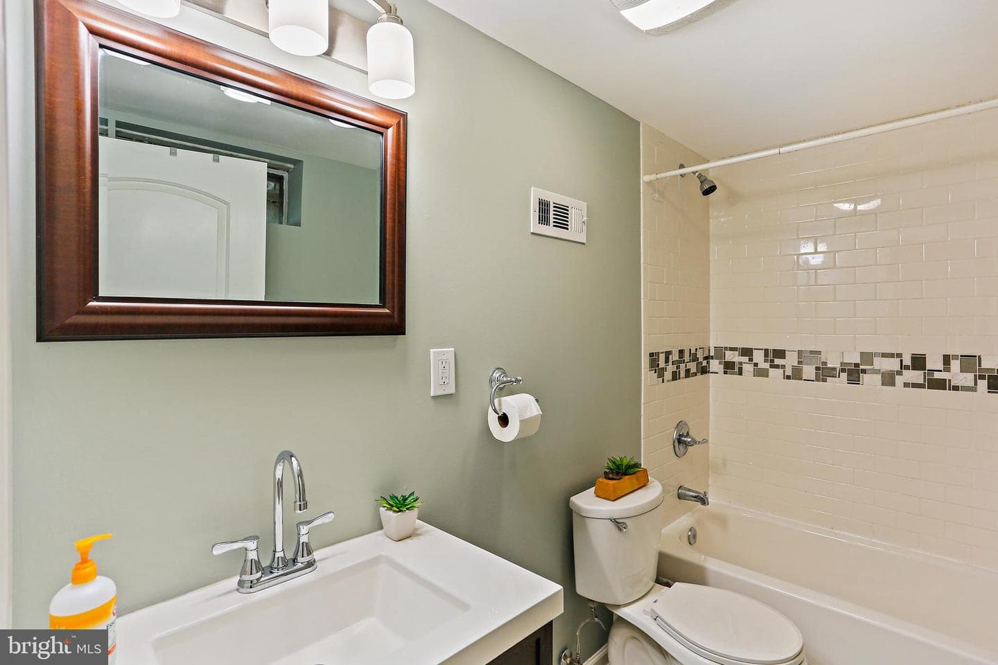 2407 Sycamore Lane photo 26