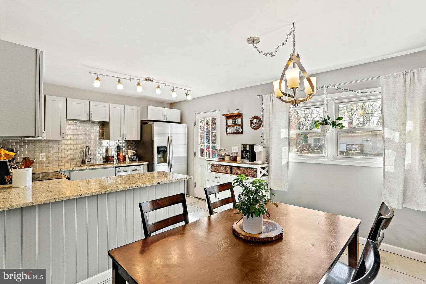 2407 Sycamore Lane photo 7