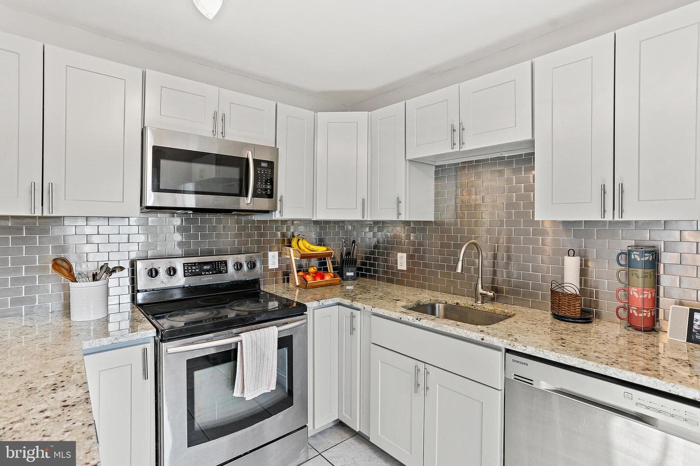 2407 Sycamore Lane photo 8