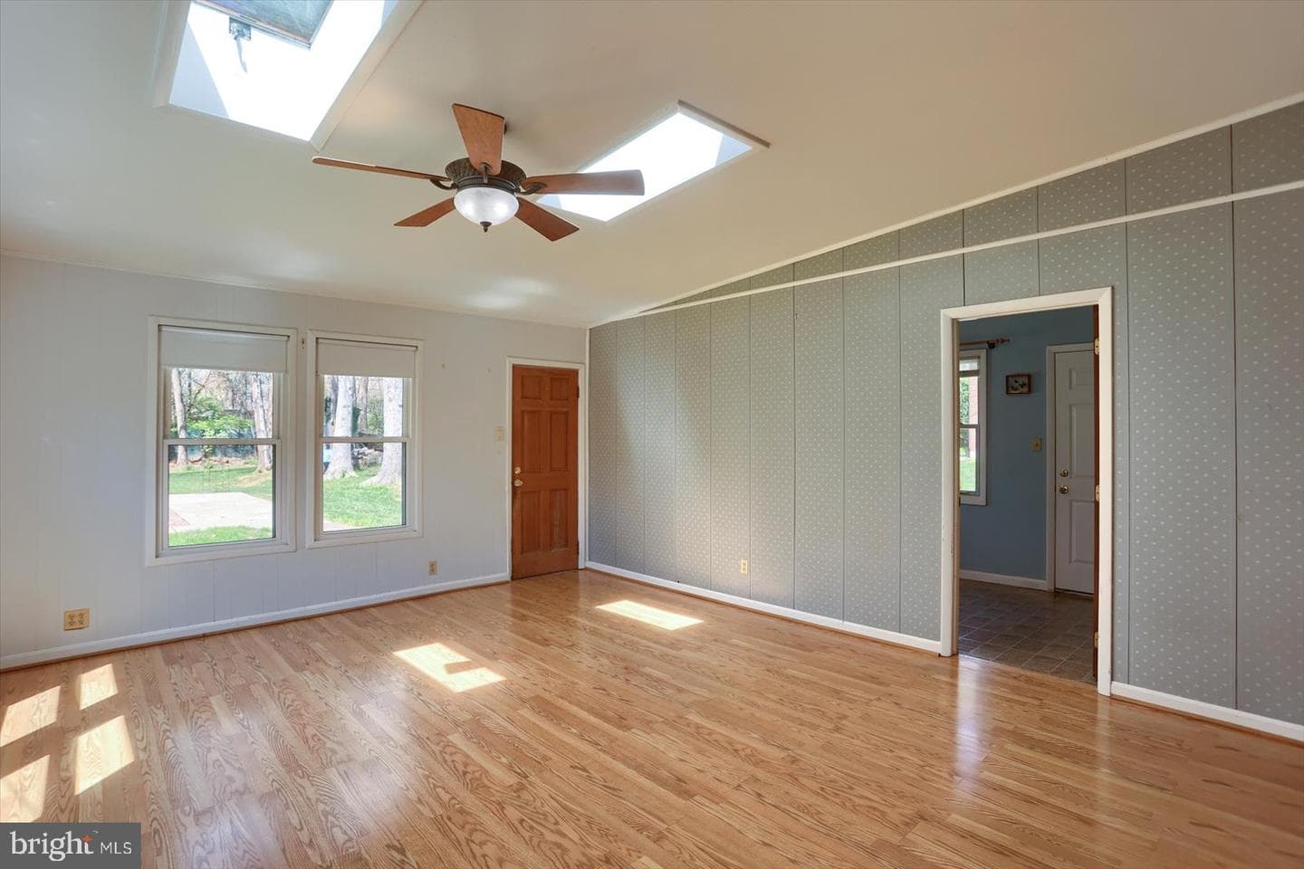 118 W Belcrest Road photo 22