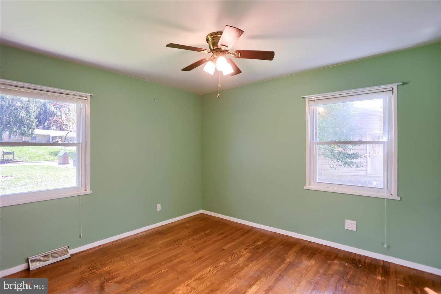 118 W Belcrest Road photo 27