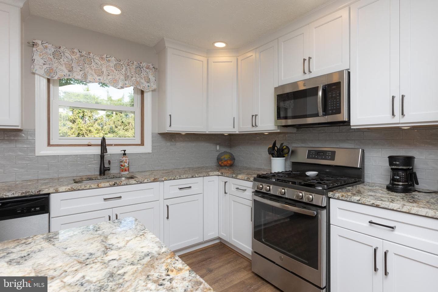 718 High Plain Drive photo 8