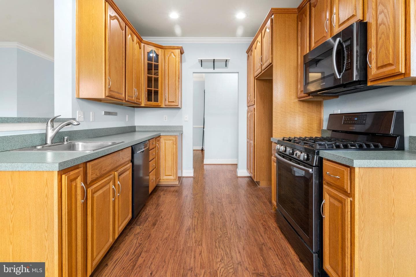 1604 Martha Court #404 photo 6
