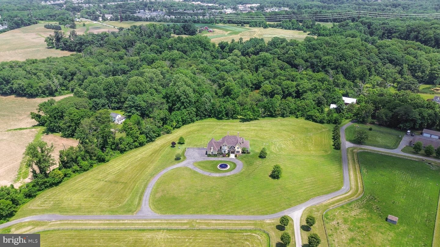 2780 Harford Road photo 2