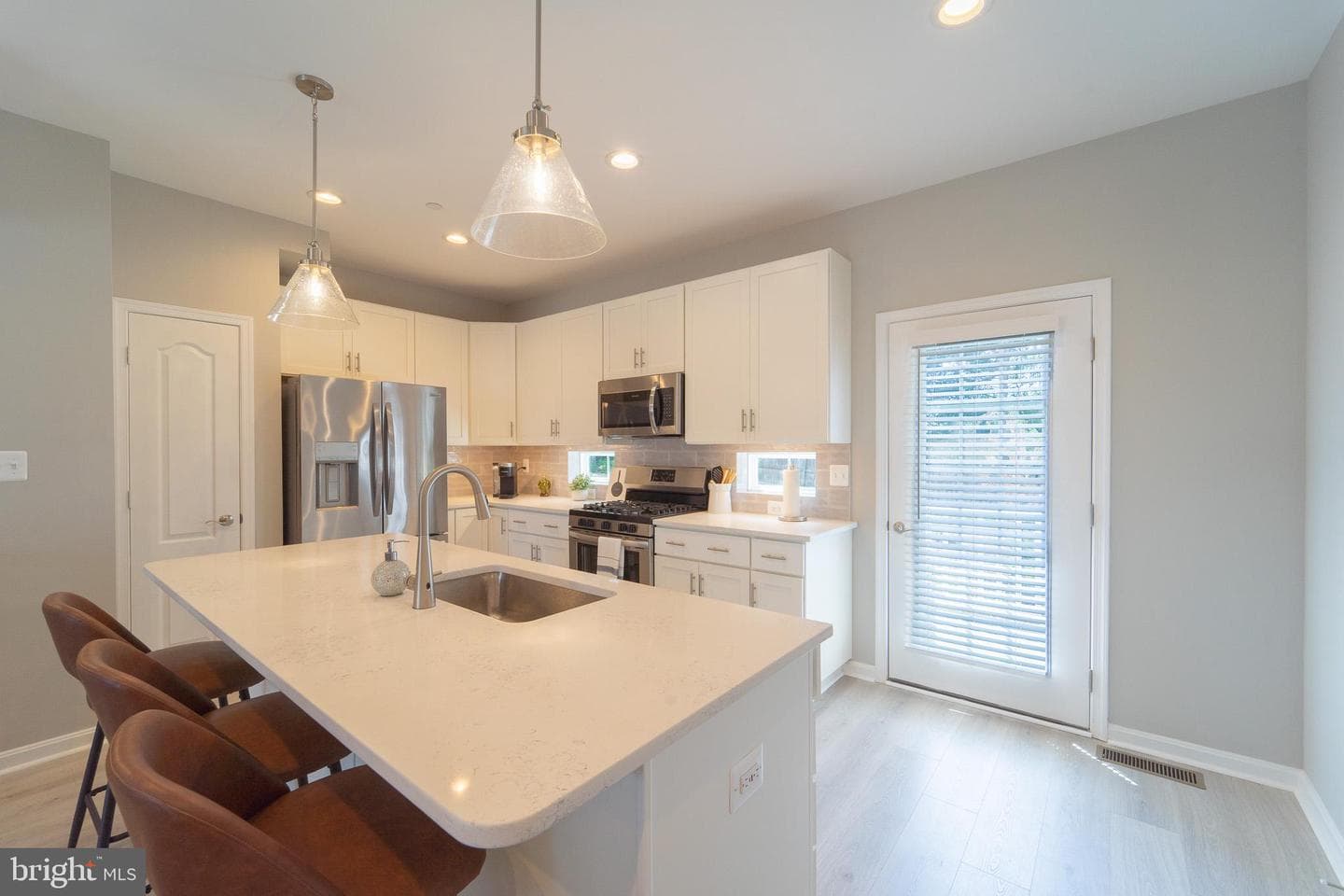 1069 Frizzen Court photo 9