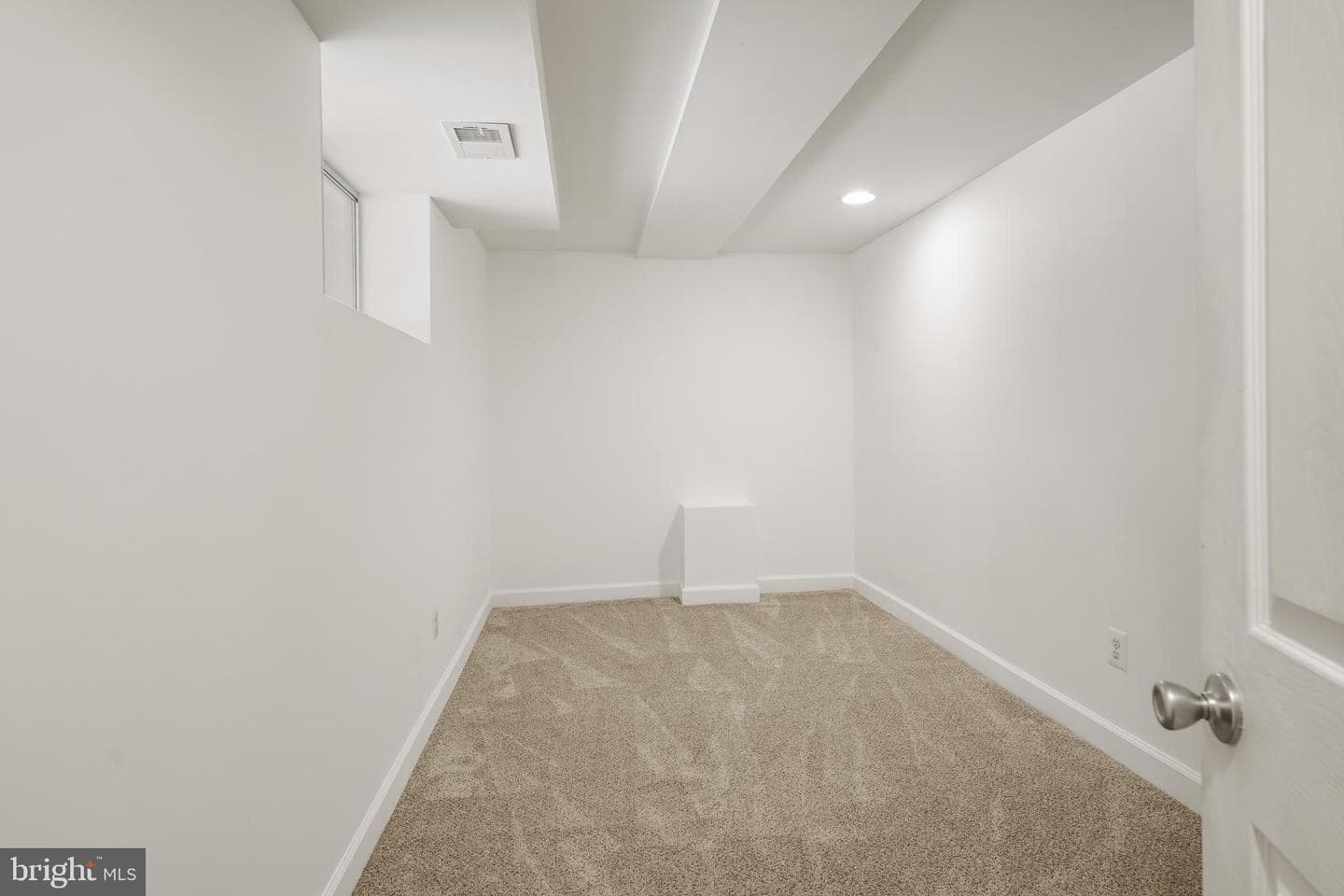 720 Chestnut Hill Road photo 26