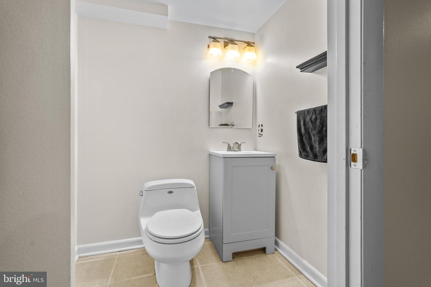 720 Chestnut Hill Road photo 28