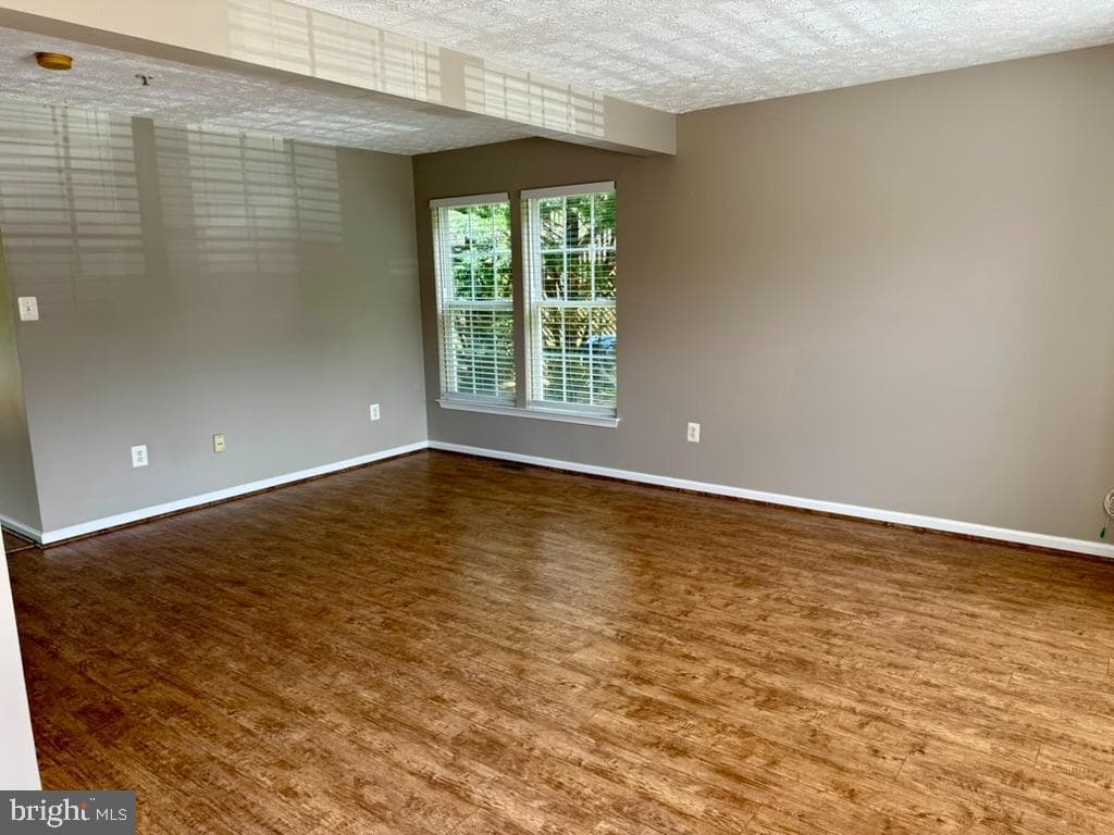 1097 Jeanett Way photo 2