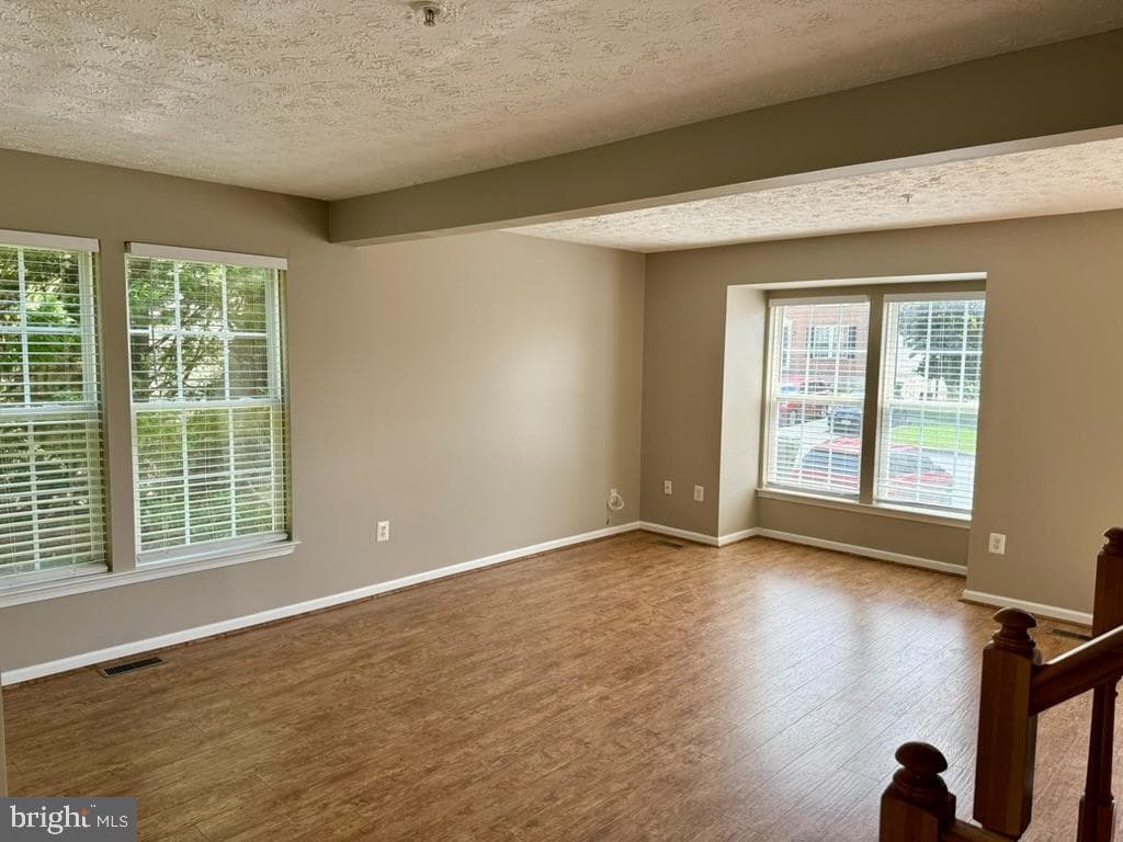 1097 Jeanett Way photo 4