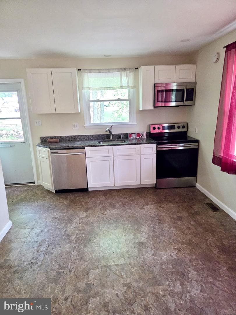 2404 Woodlea Drive photo 2