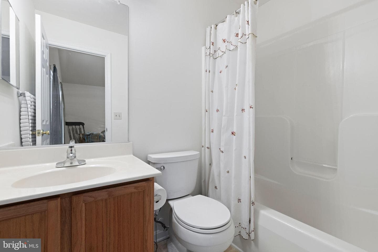 8 Holly Avenue photo 16