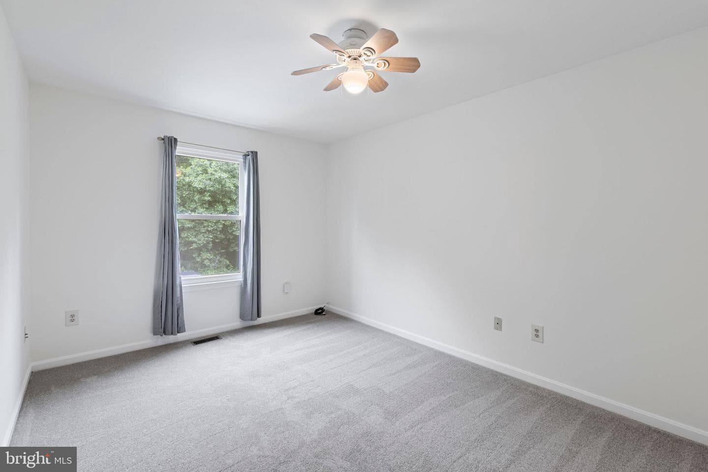 8 Holly Avenue photo 17