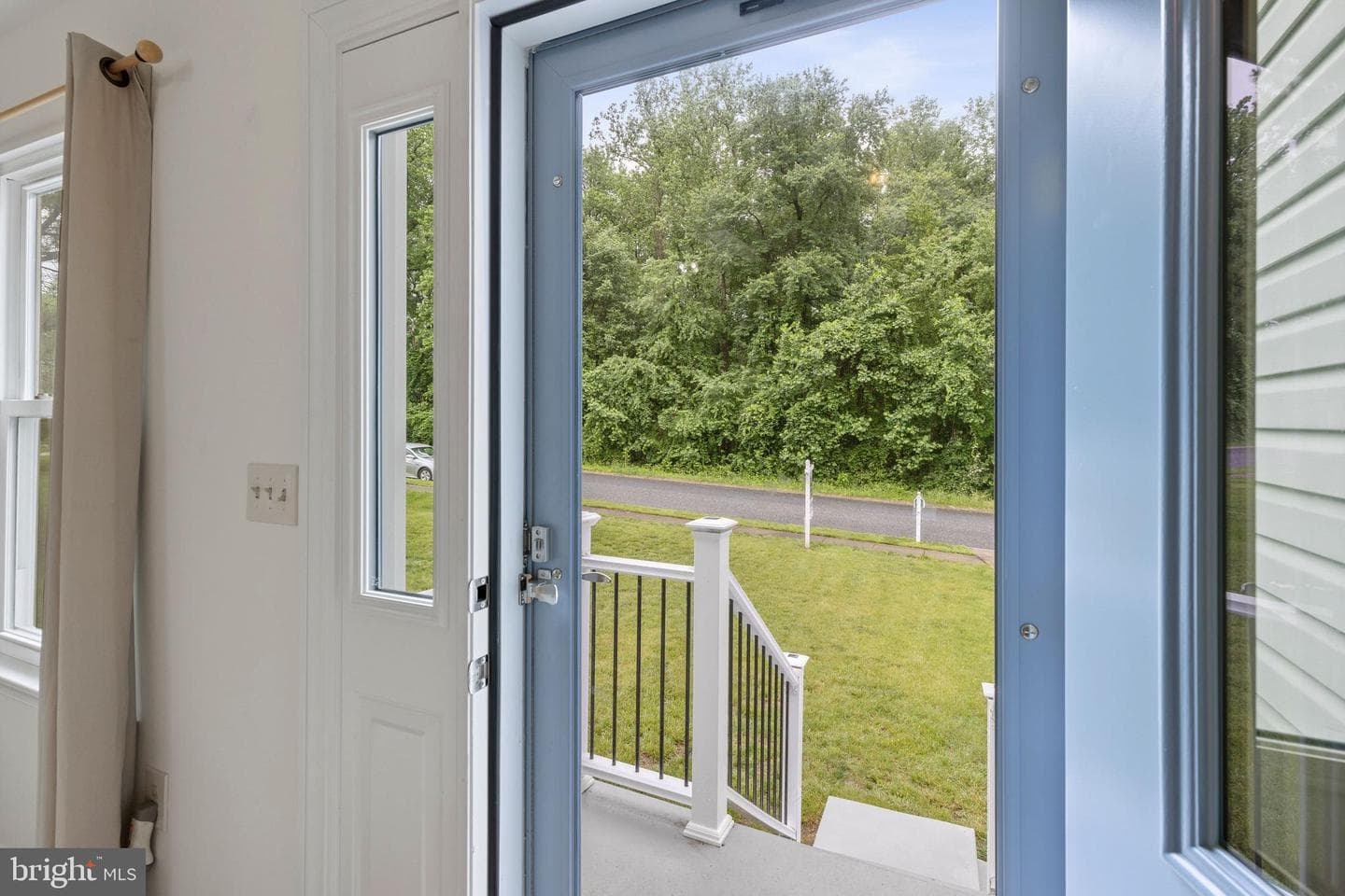 8 Holly Avenue photo 2
