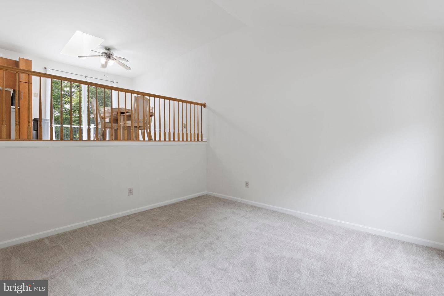 8 Holly Avenue photo 3