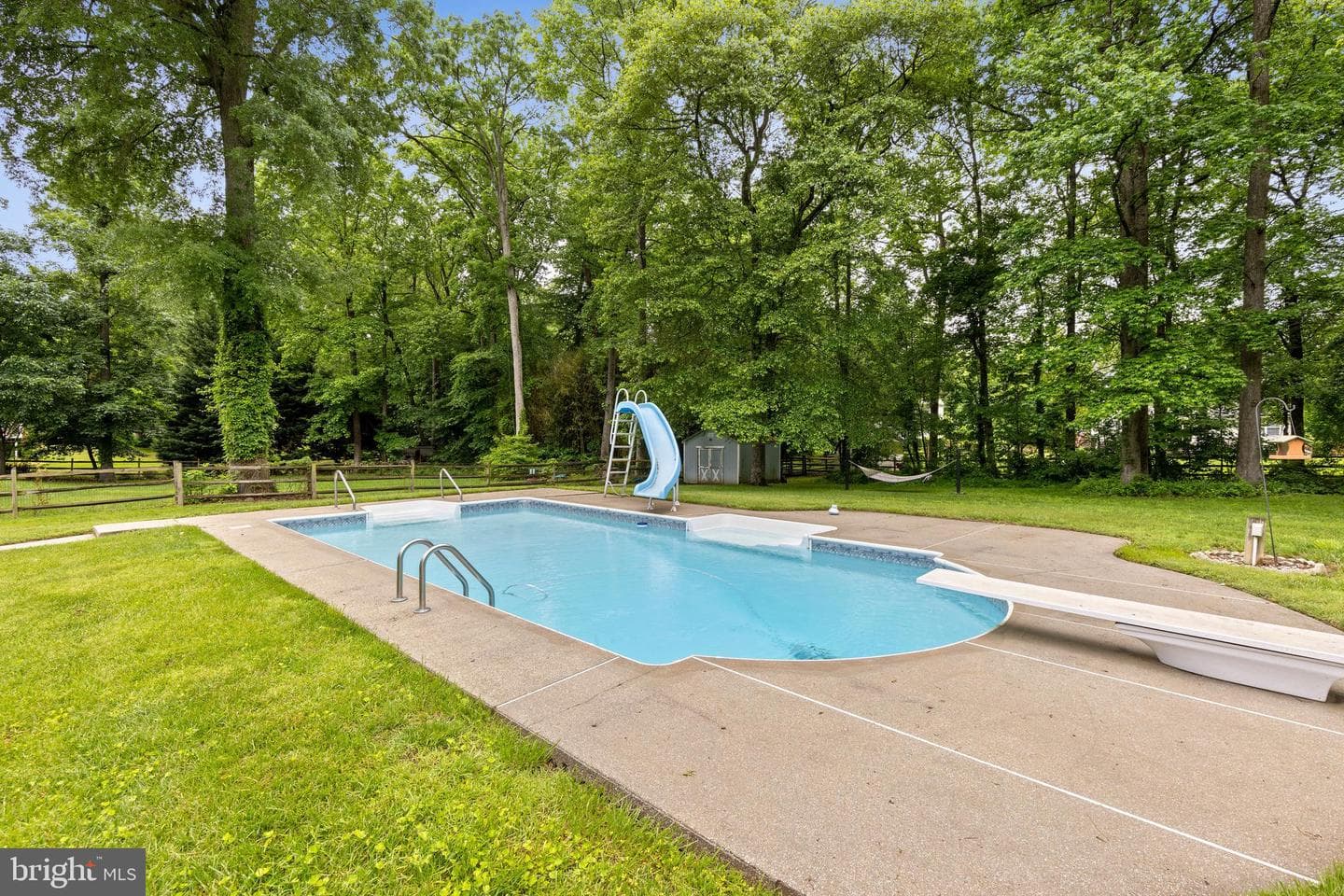 8 Holly Avenue photo 32