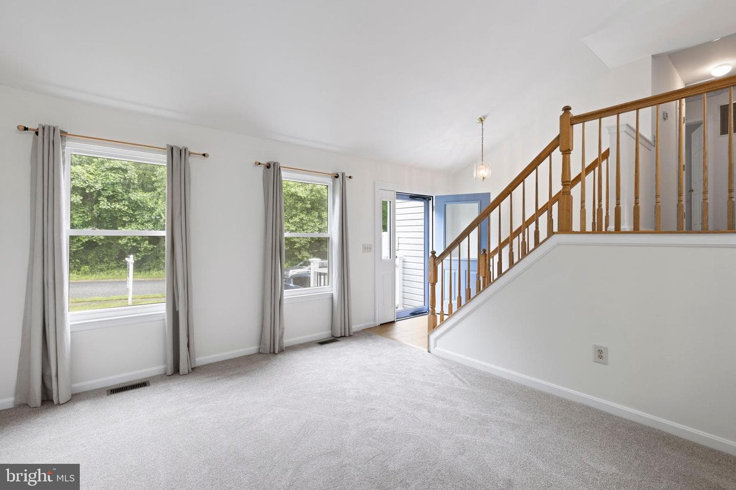 8 Holly Avenue photo 5