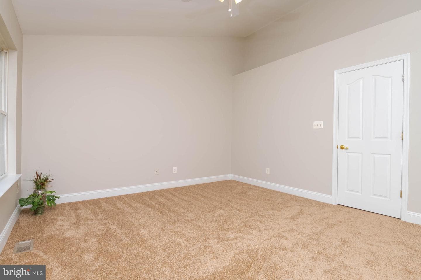 613 Berwick Court photo 14