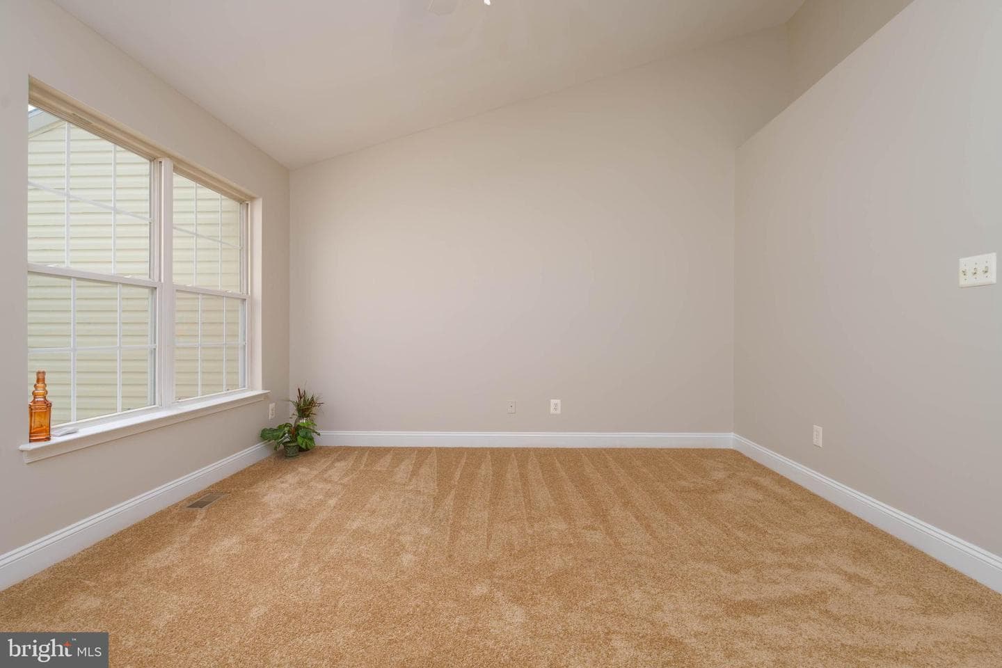 613 Berwick Court photo 15