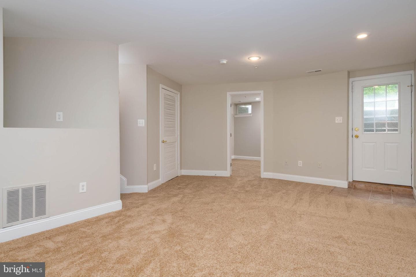 613 Berwick Court photo 25