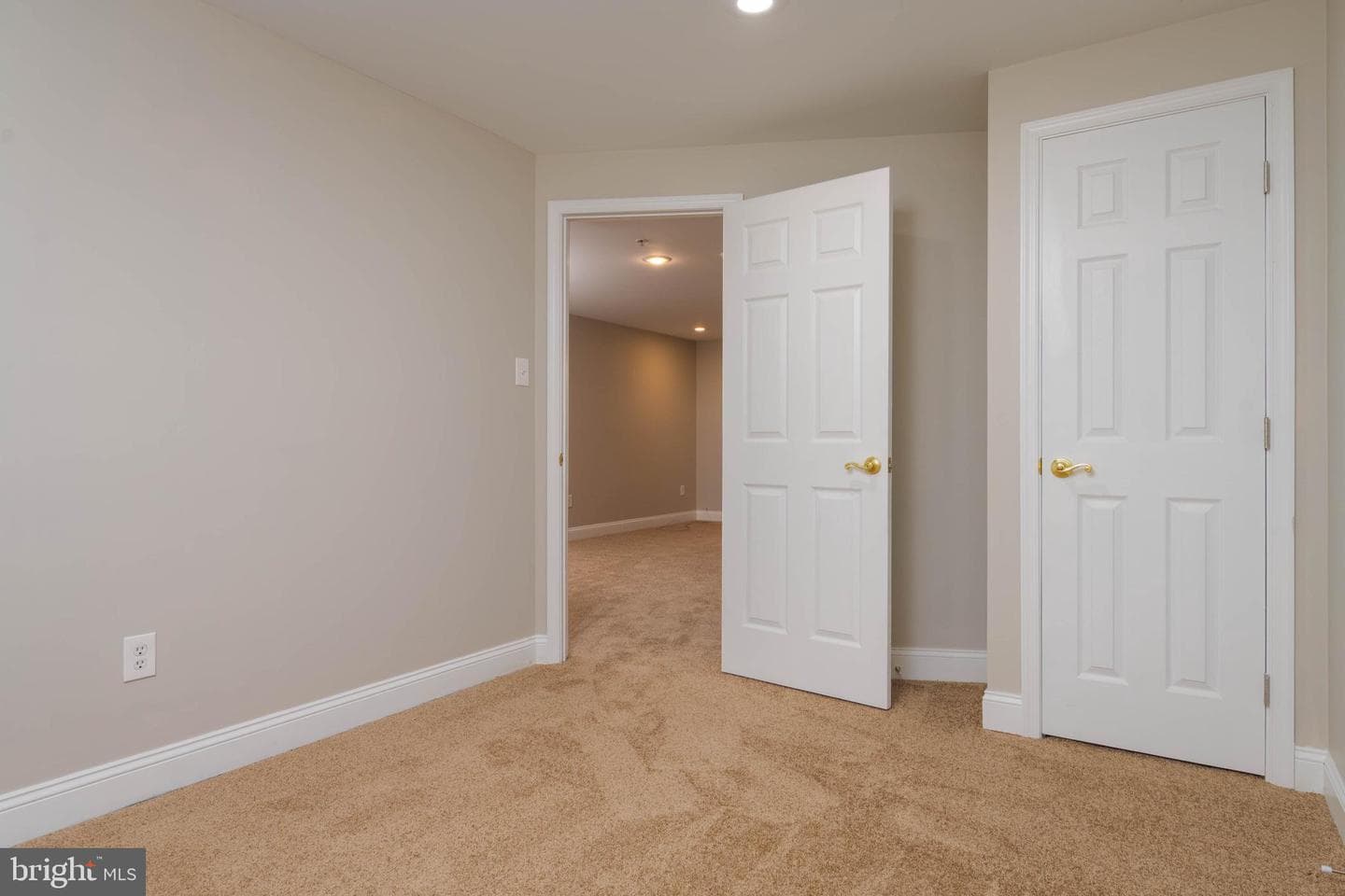 613 Berwick Court photo 27