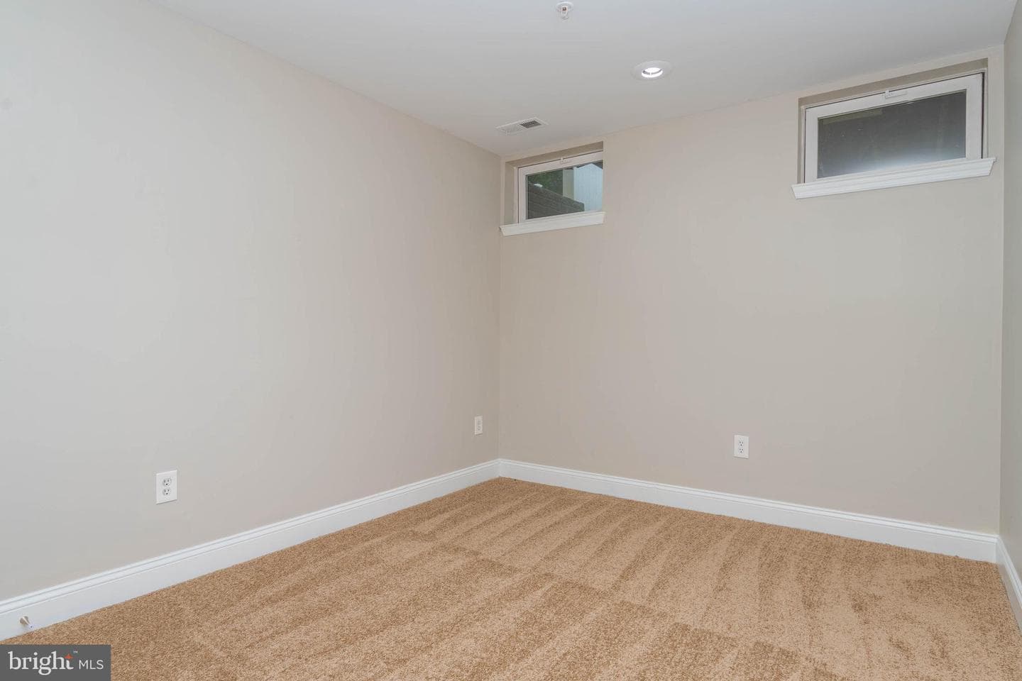 613 Berwick Court photo 28