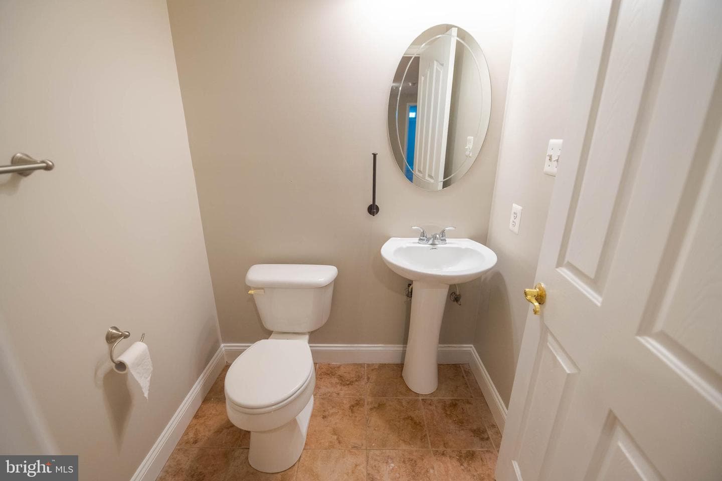 613 Berwick Court photo 29