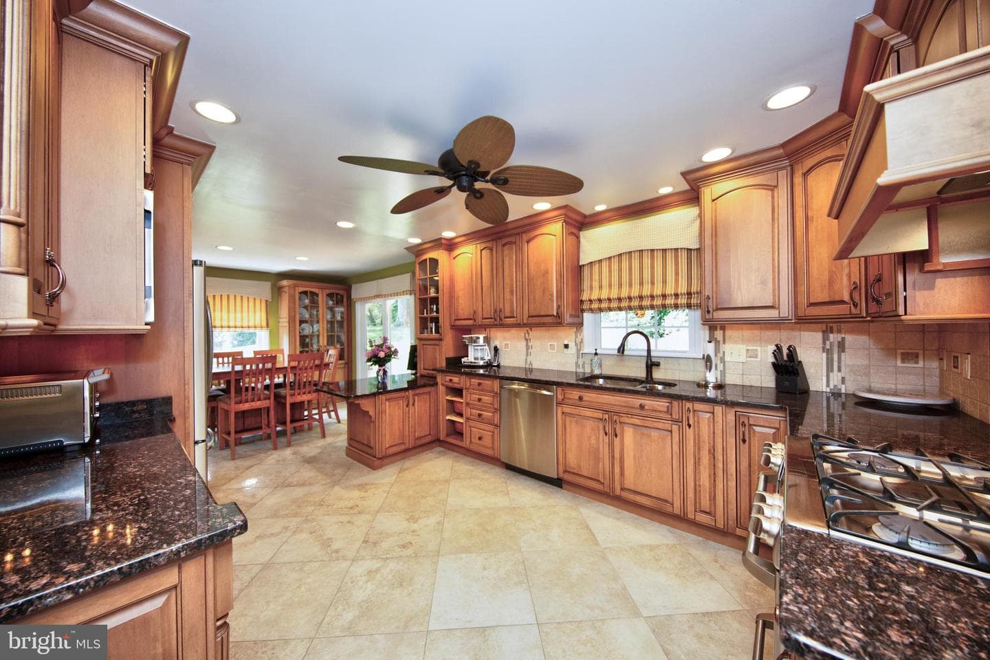21 Colonial Road photo 14