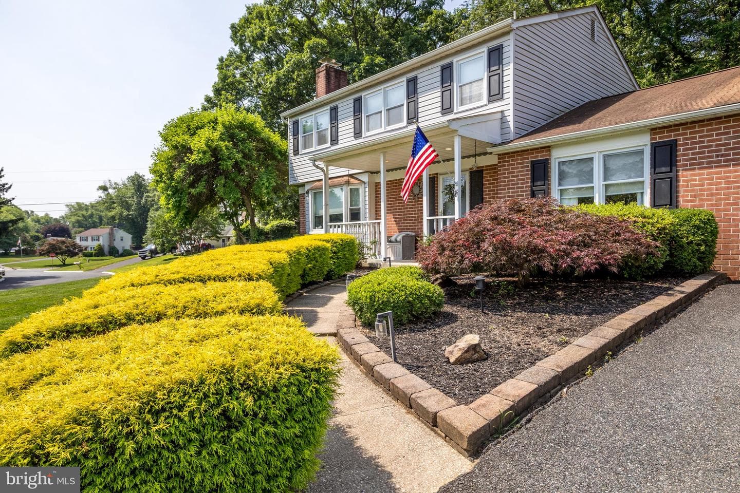 21 Colonial Road photo 4