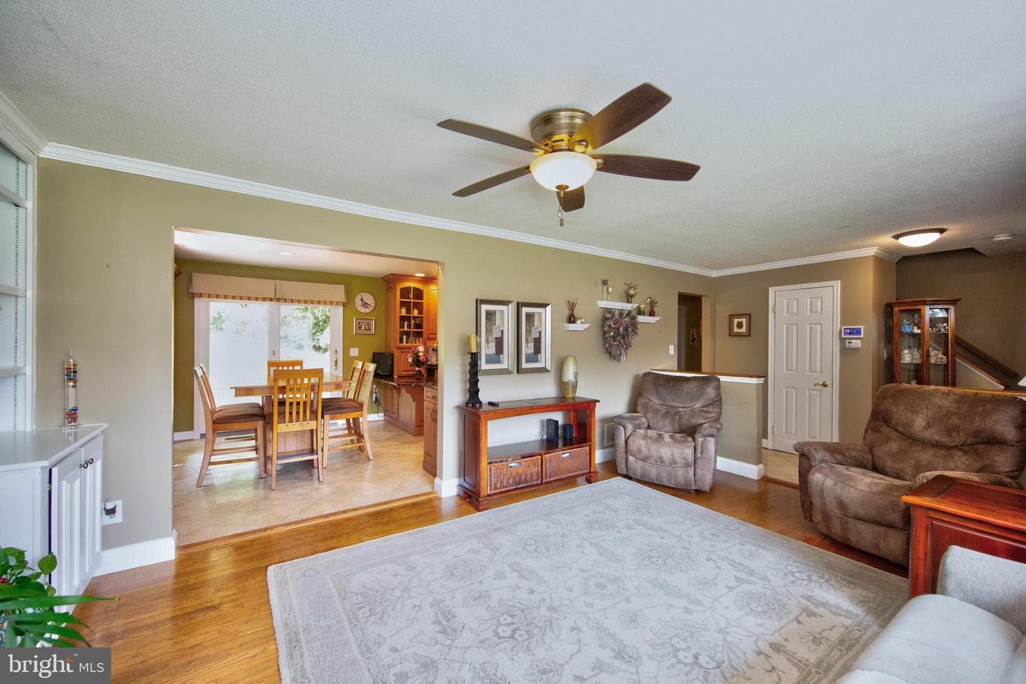 21 Colonial Road photo 9