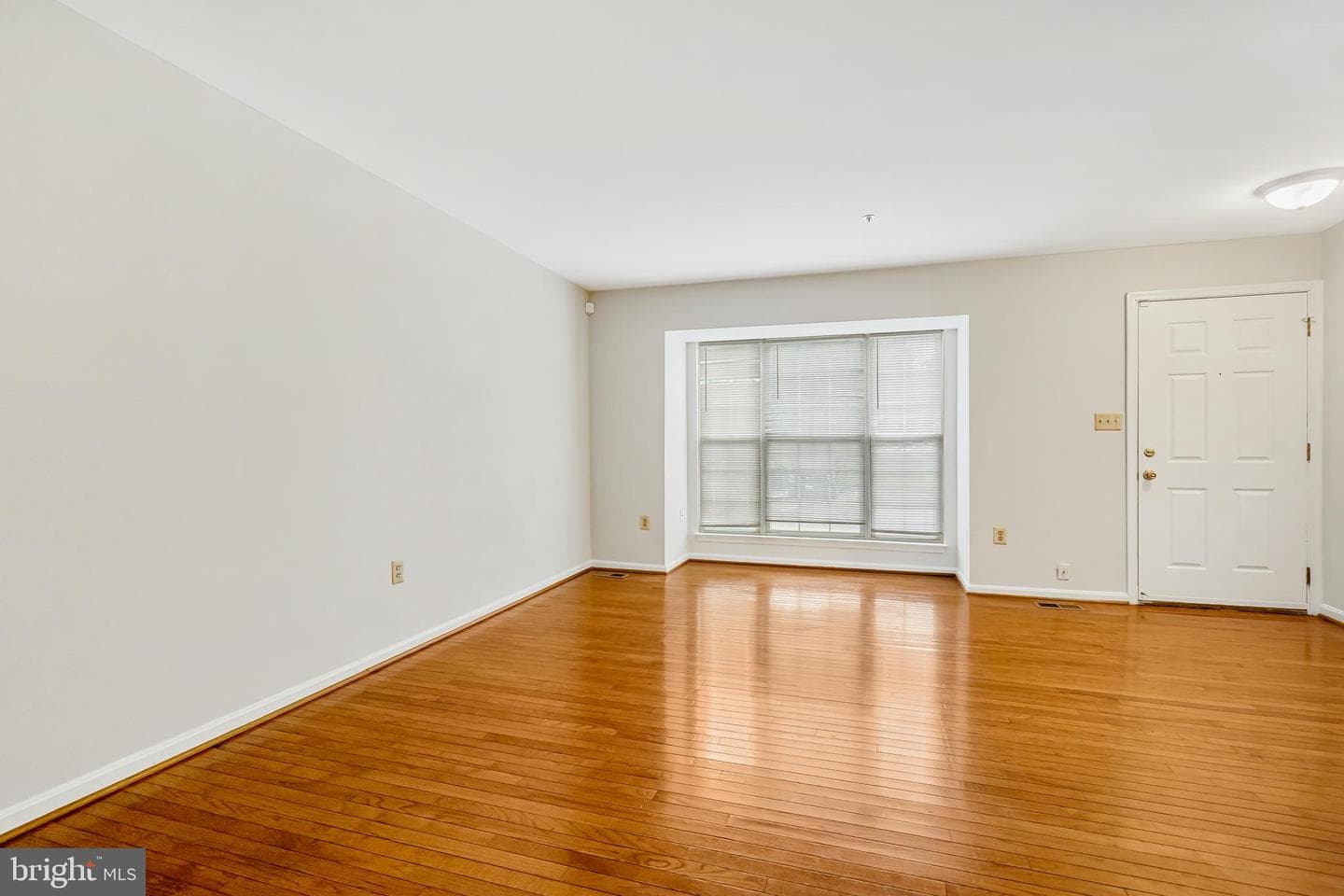 2134 Nicole Way photo 3