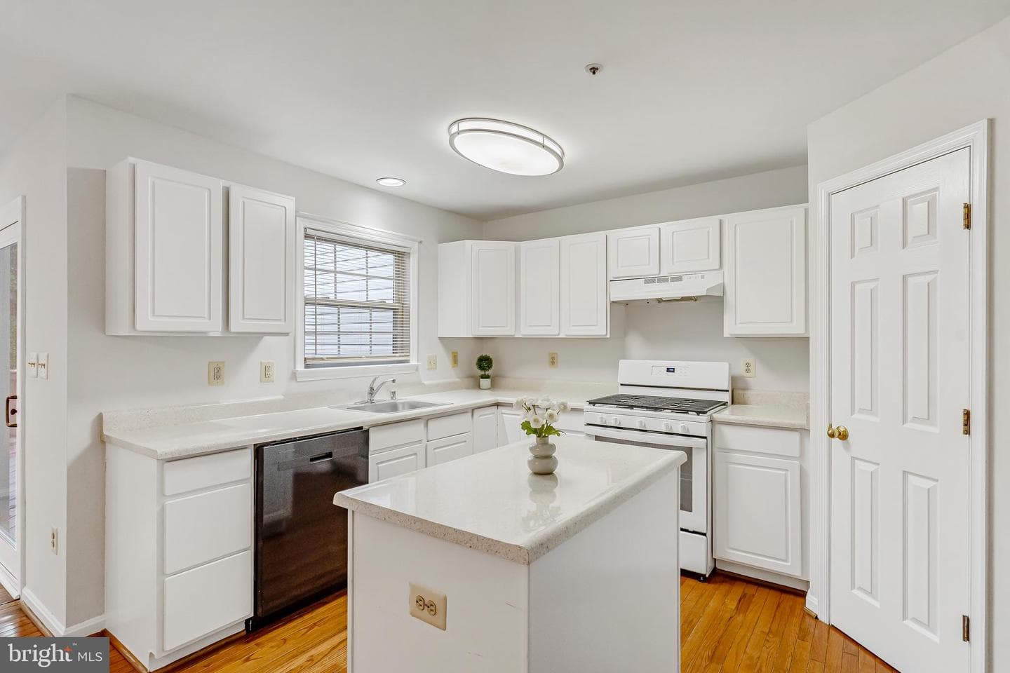 2134 Nicole Way photo 7