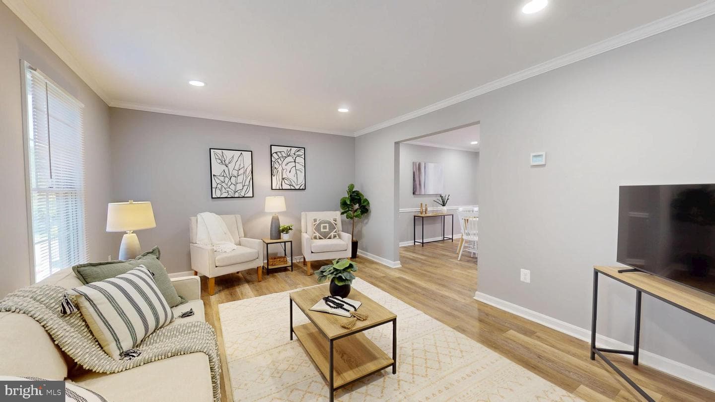 1202 Eugenia Way photo 3