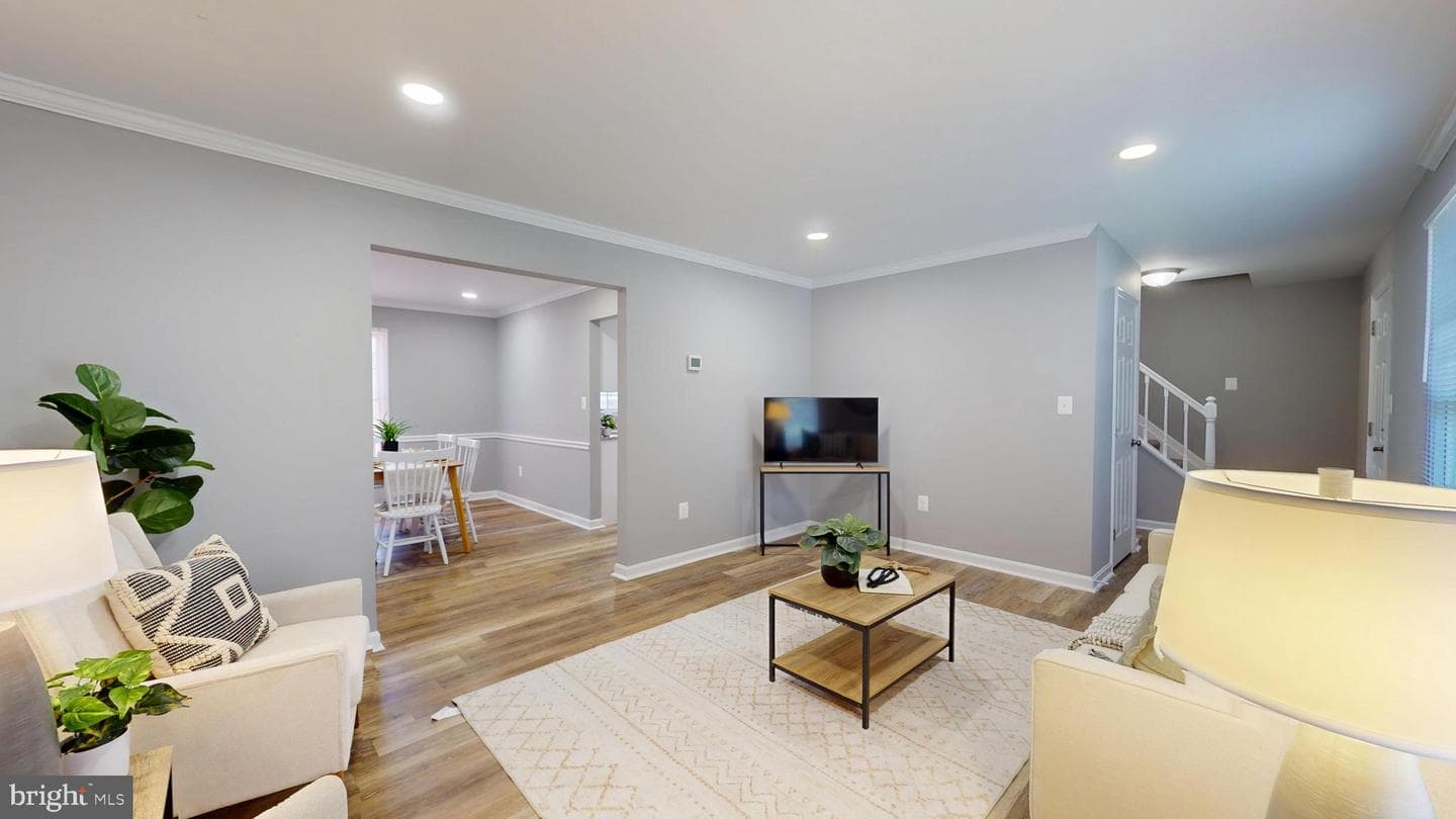 1202 Eugenia Way photo 4
