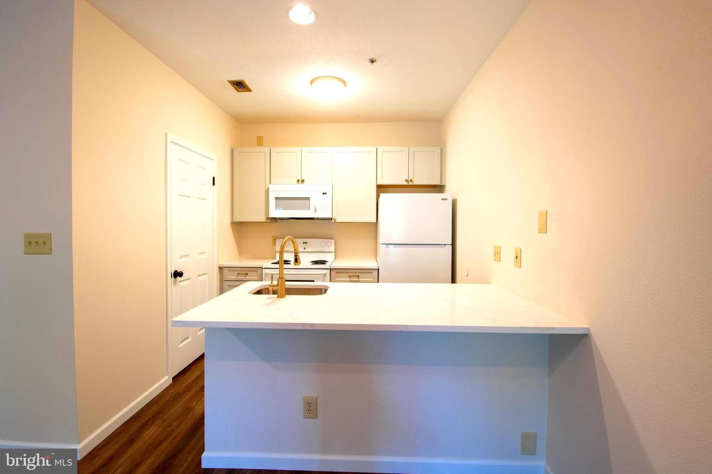 600 Squire Lane #600-3c photo 8