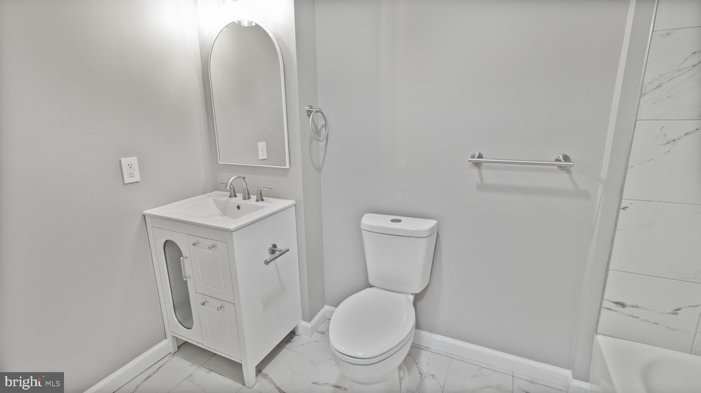 242 Lodgecliffe Court photo 19