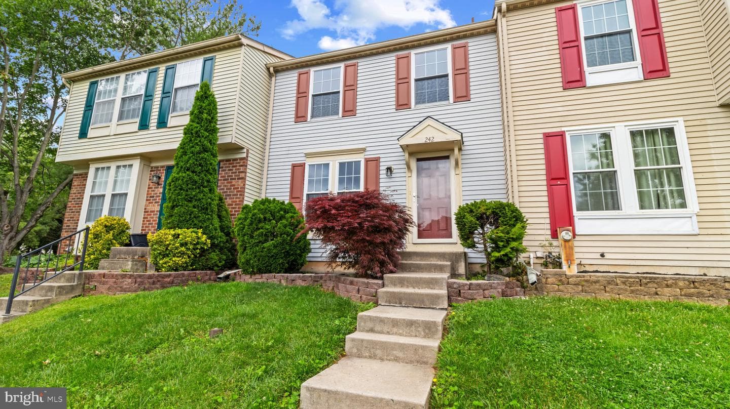 242 Lodgecliffe Court photo 2