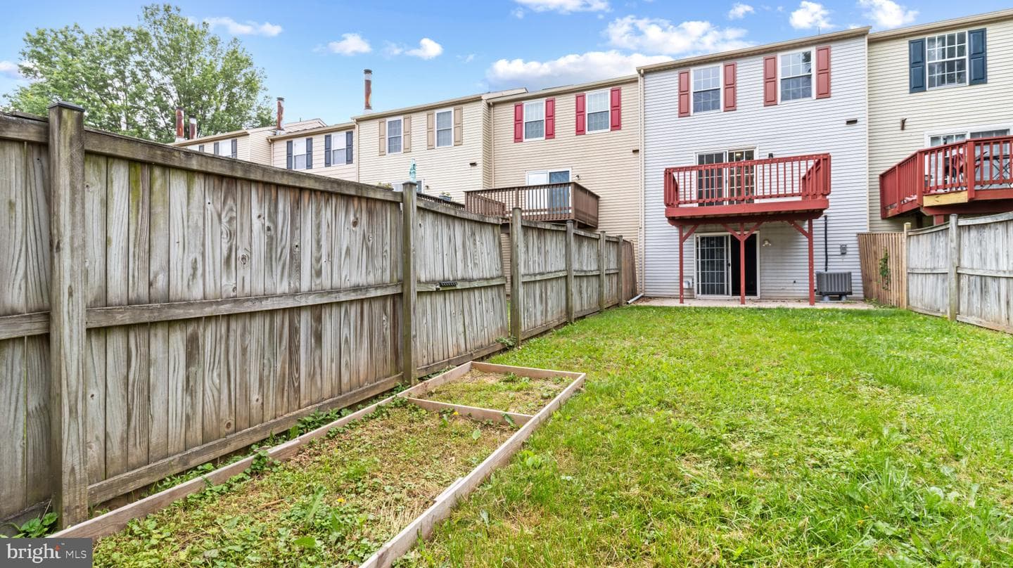242 Lodgecliffe Court photo 27