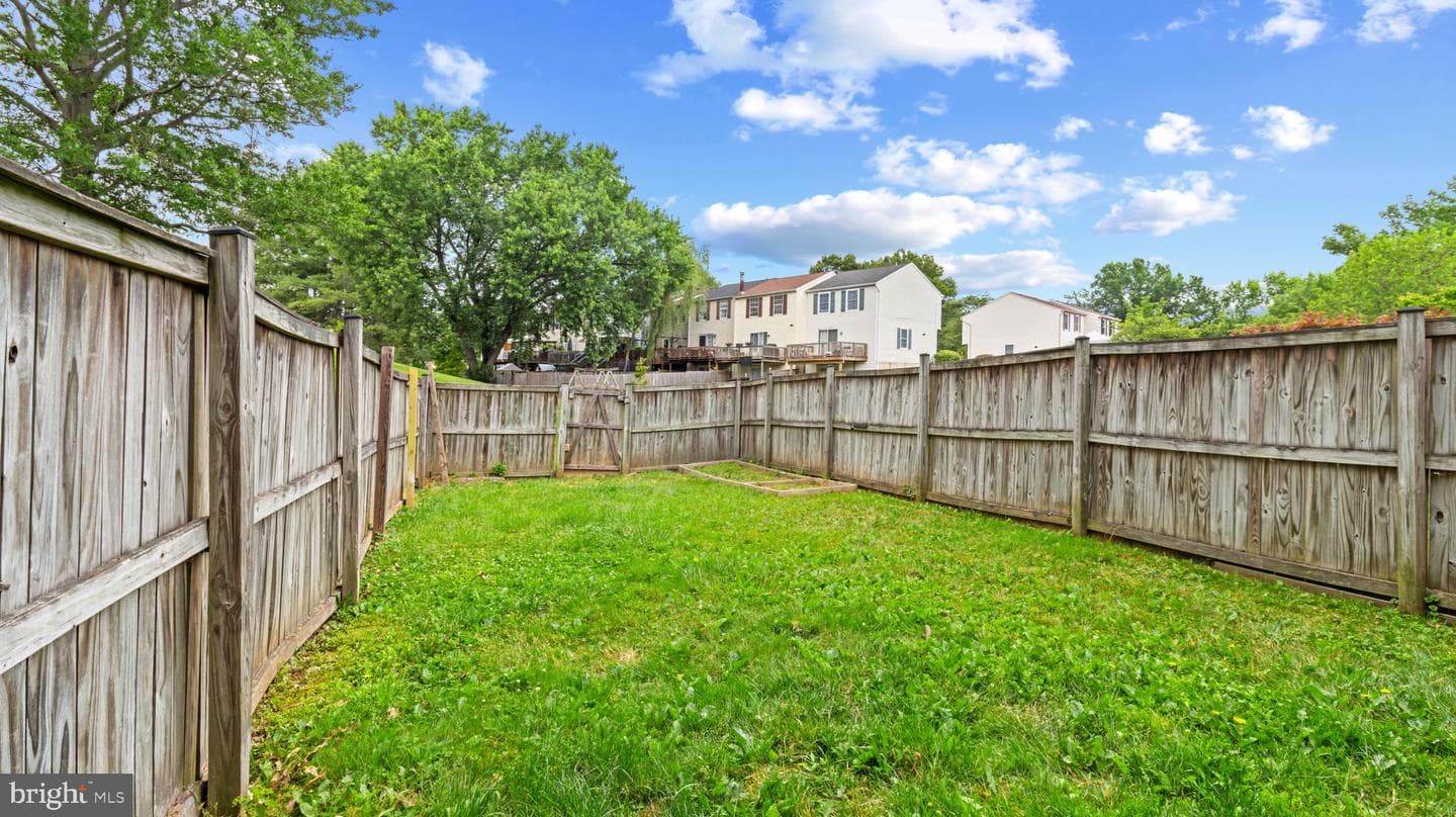 242 Lodgecliffe Court photo 28