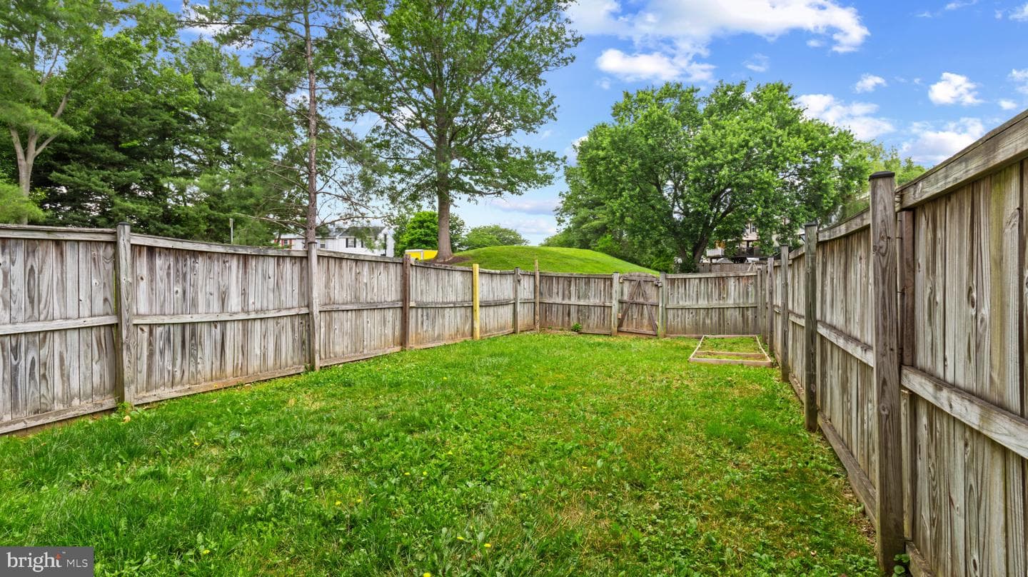 242 Lodgecliffe Court photo 29