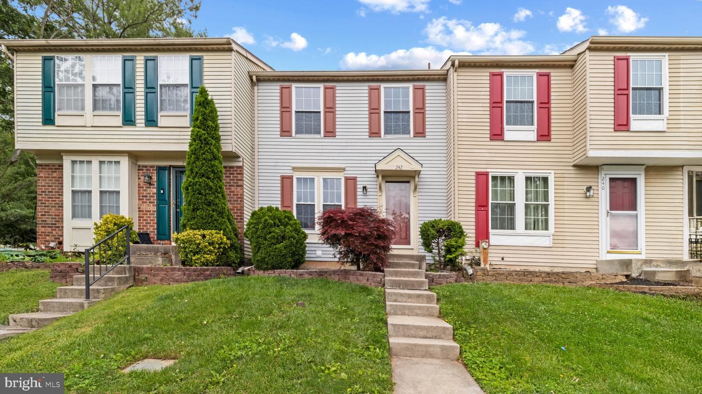242 Lodgecliffe Court photo 3