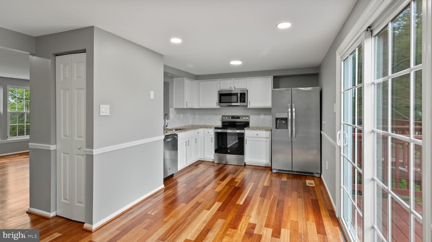 242 Lodgecliffe Court photo 8