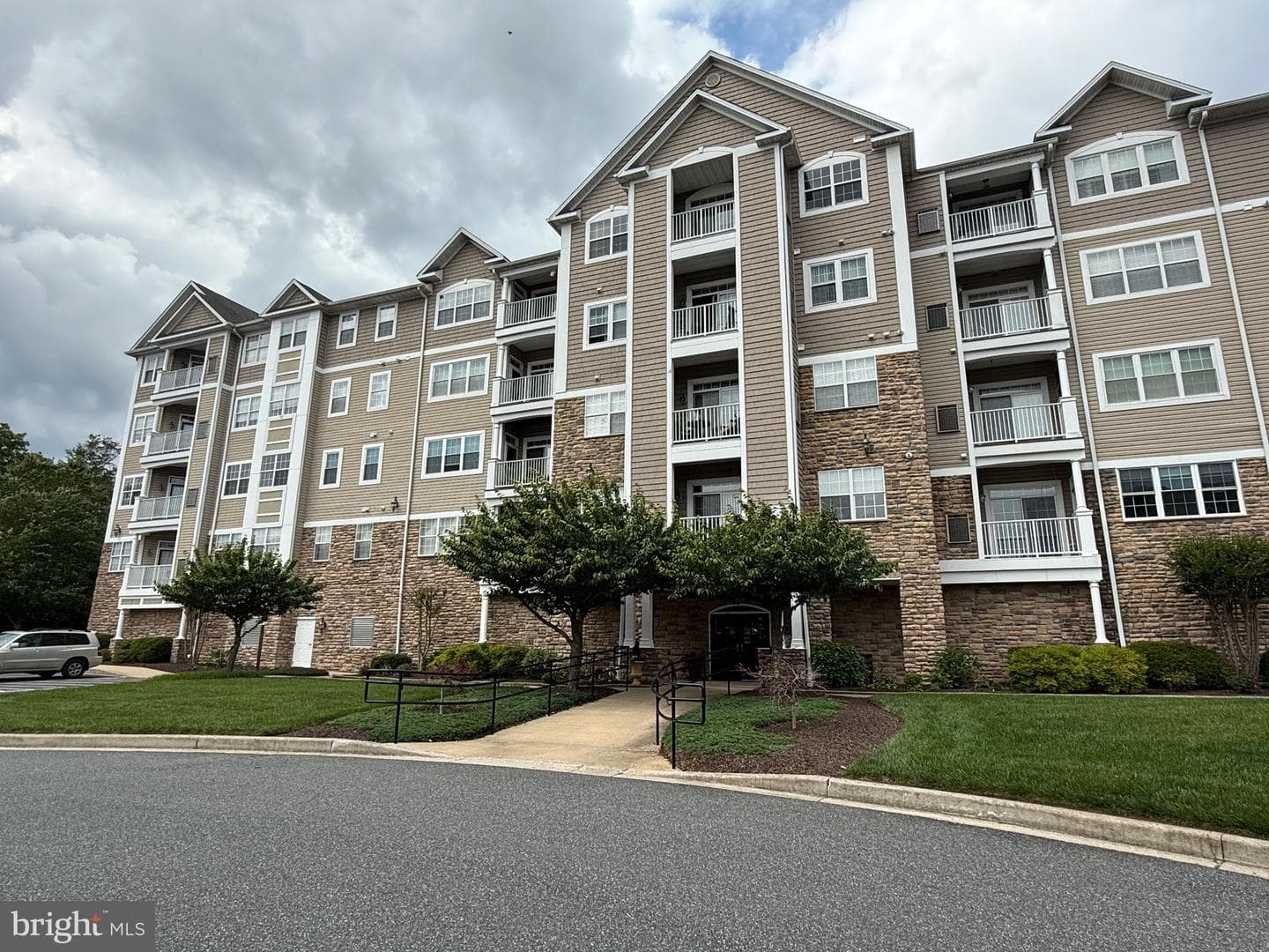 902 Macphail Woods Crossing #4f photo 1