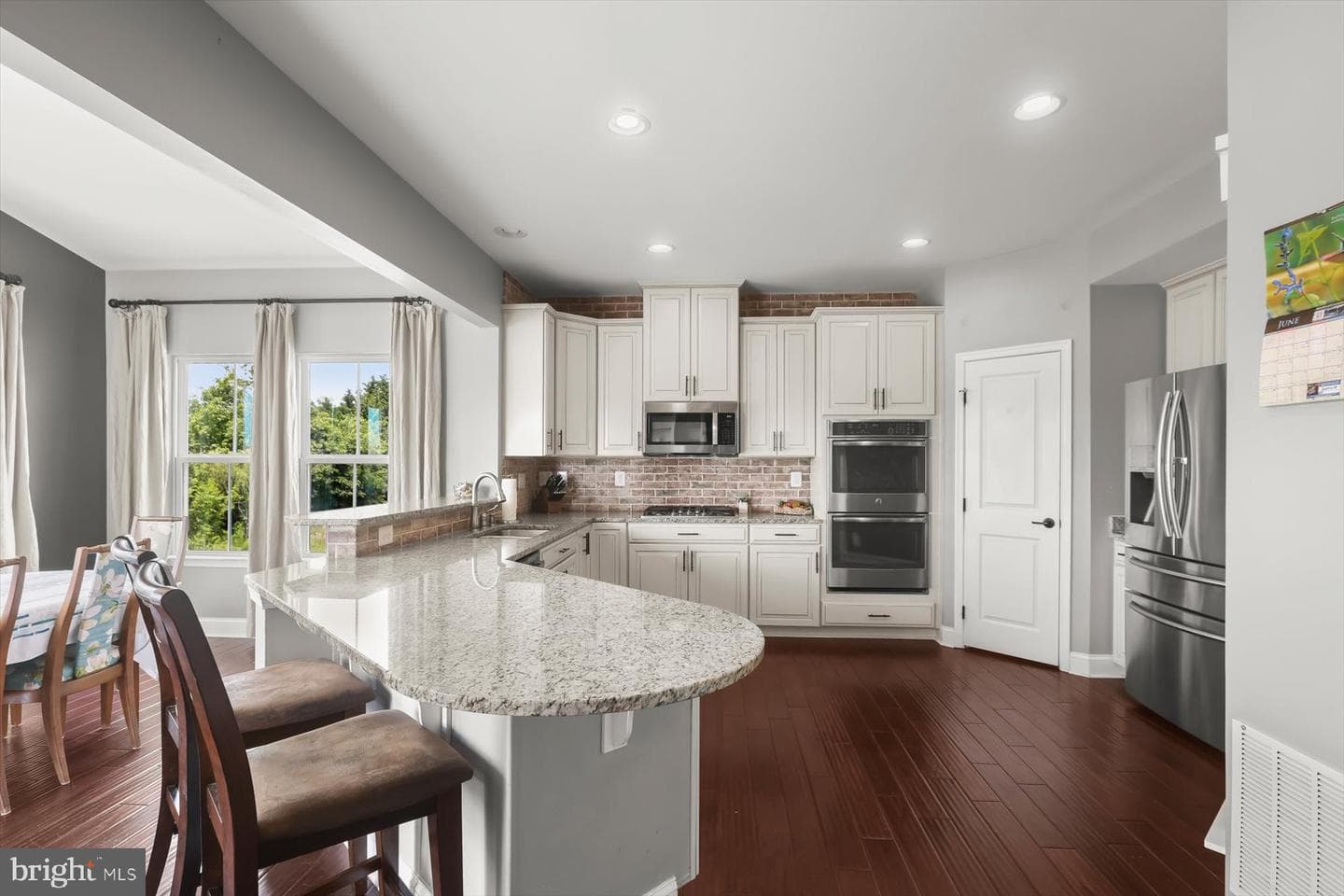 290 Henderson Road photo 10
